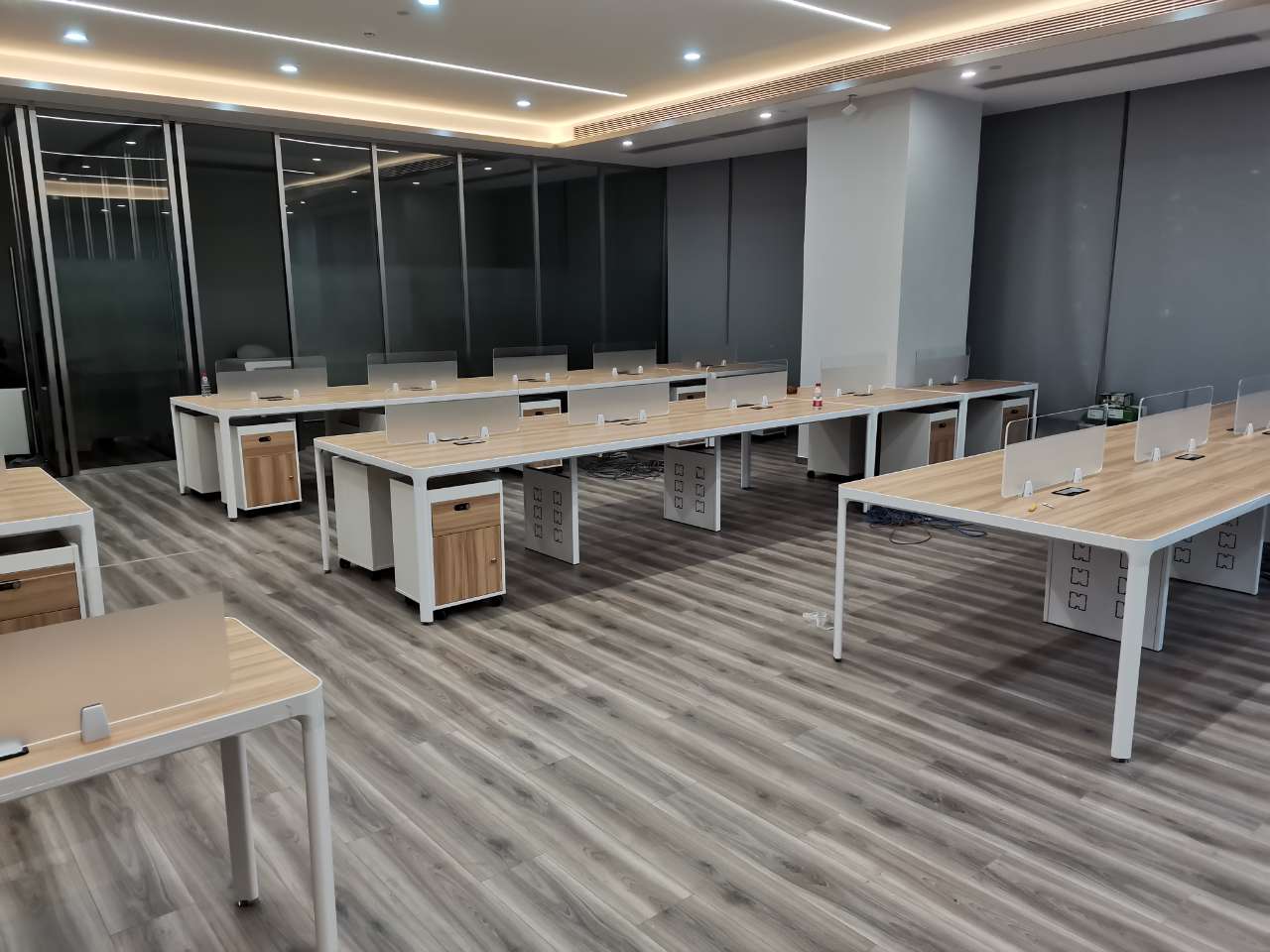 企業(yè)做板式辦公家具有哪些好處？